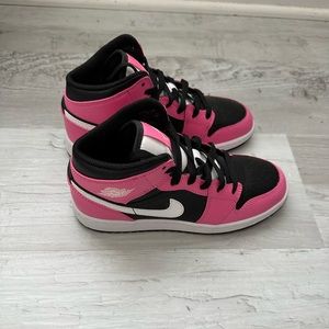 Air Jordan 1 Mid Pinksicle size 4.5Y